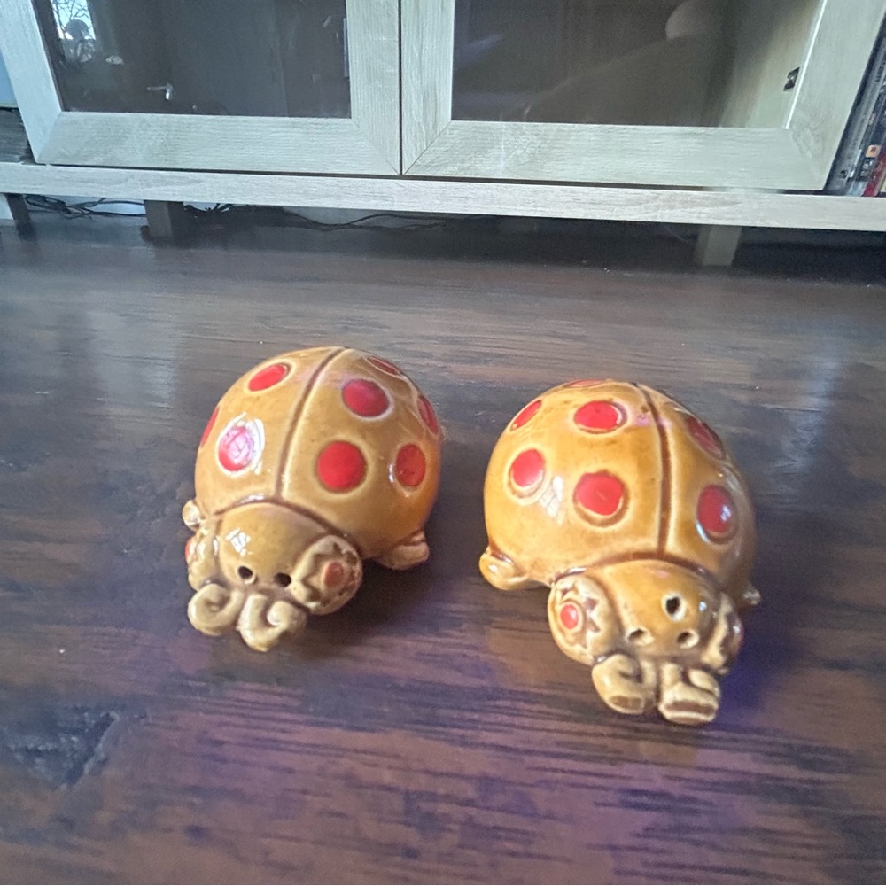 Vintage Japanese Salt and Pepper Shakers - Picture 5 of 7